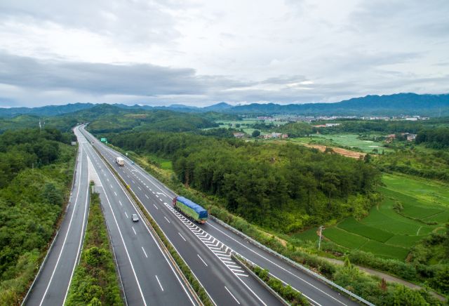 Un consorzio ticinese per la produzione di energia fotovoltaica lungo l’autostrada A2 in Ticino