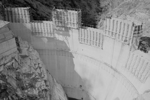 diga della verzasca.jpg