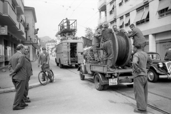 Posa cavi in città.jpg